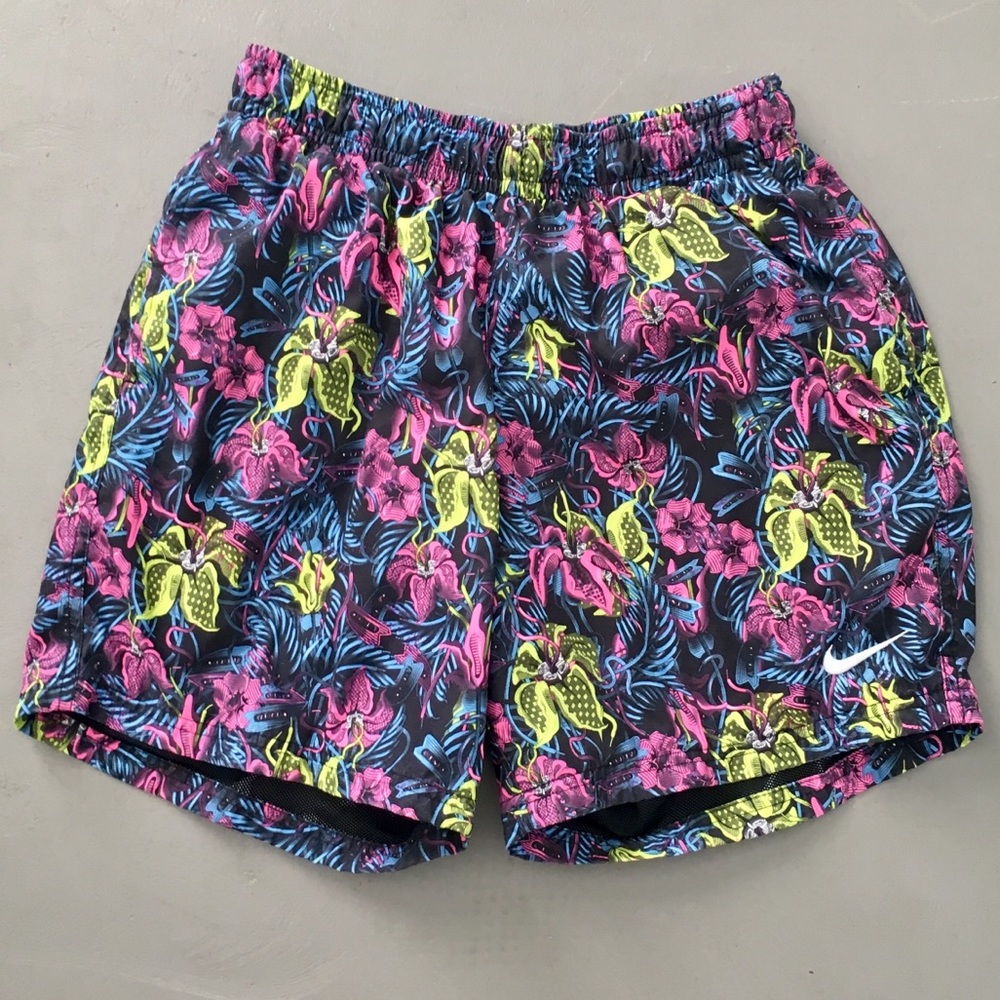 LIKE NEW Nike Men’s Floral Patterned Shorts